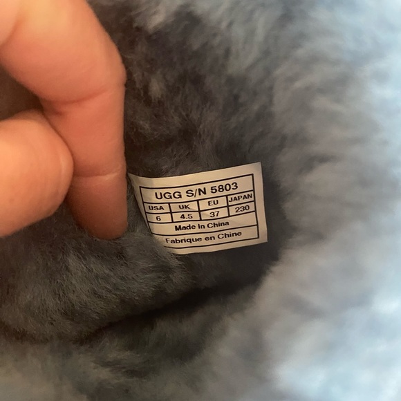 Ugg Bailey button bootie - Picture 3 of 3
